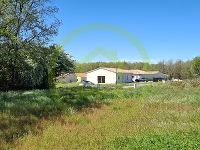 Terrain, 608 m²