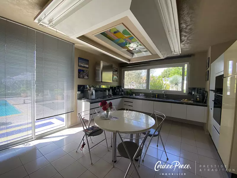 Maison, 320 m²