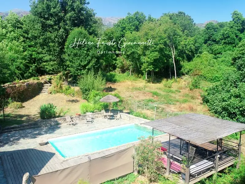 Maison, 235 m²