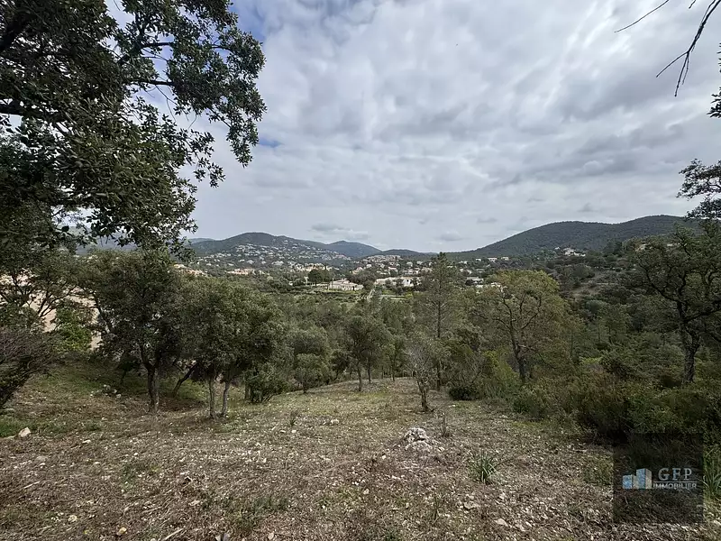 Terrain, 2 070 m²