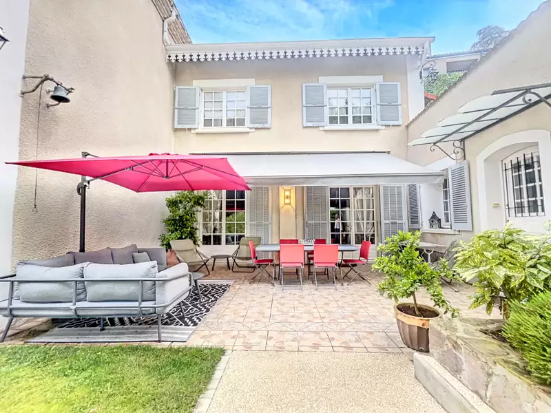 Maison, 230 m²