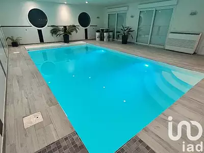 Maison, 225 m²