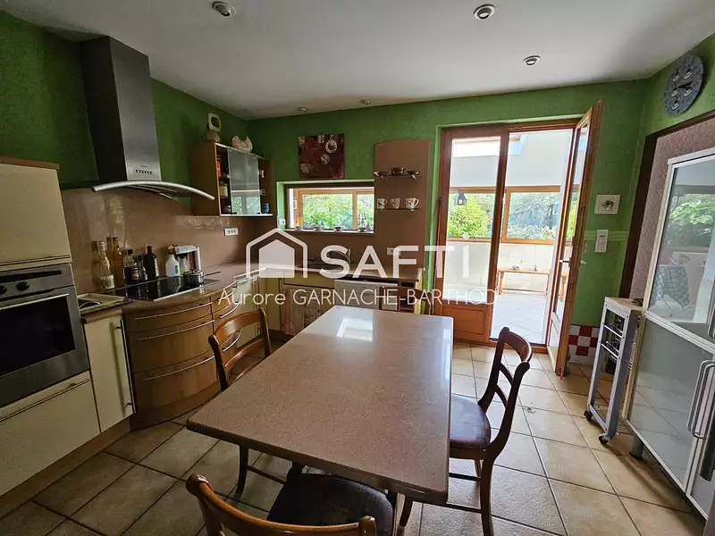 Maison, 225 m²