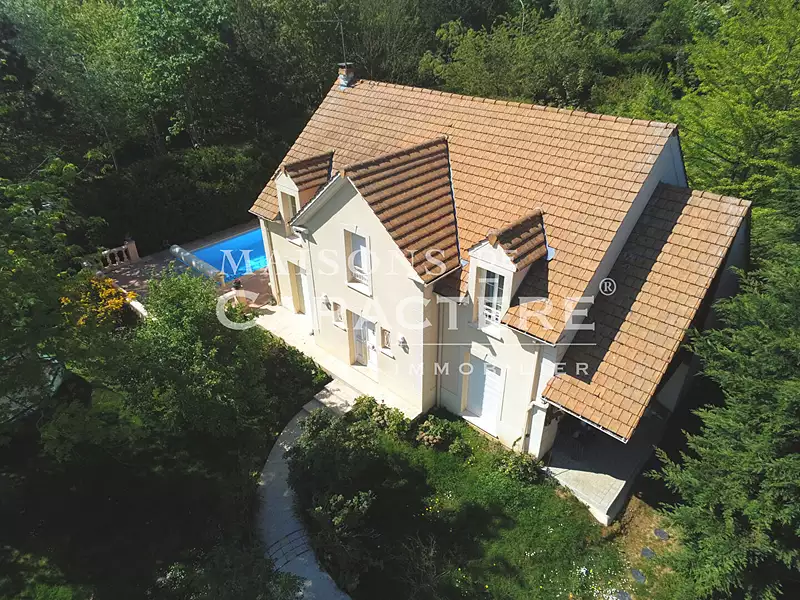 Maison, 185 m²