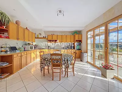 Maison, 235 m²