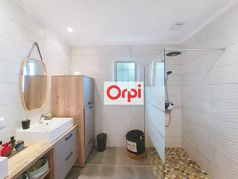 Maison, 235 m²