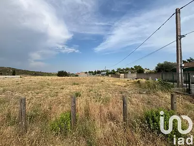Terrain, 700 m²