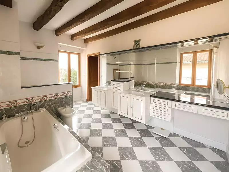 Maison, 230 m²