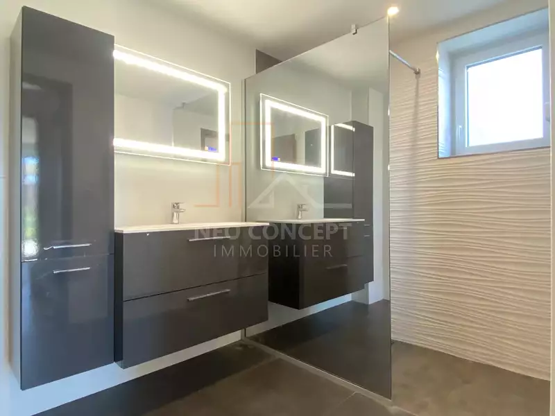 Maison, 166 m²