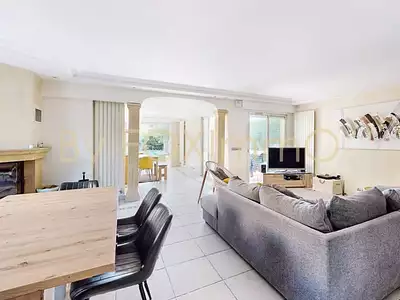 Maison, 240 m²