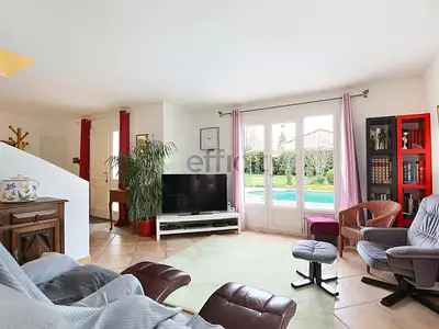 Maison, 196 m²