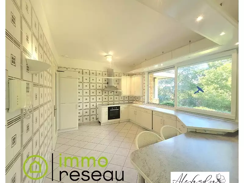 Maison, 240 m²