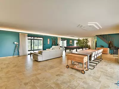 Maison, 373 m²