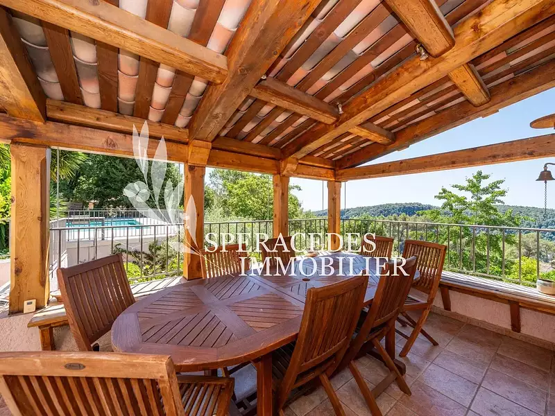 Maison, 248 m²