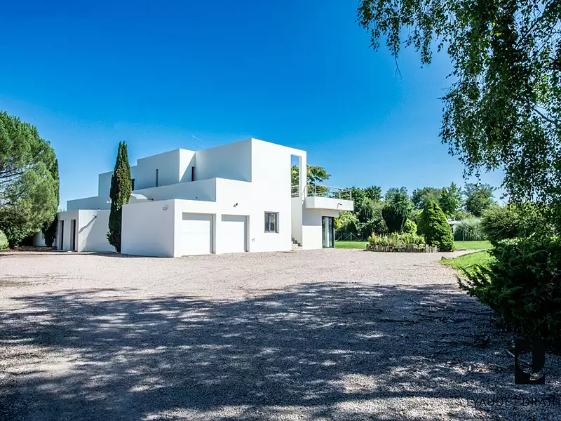 Maison, 323,3 m²