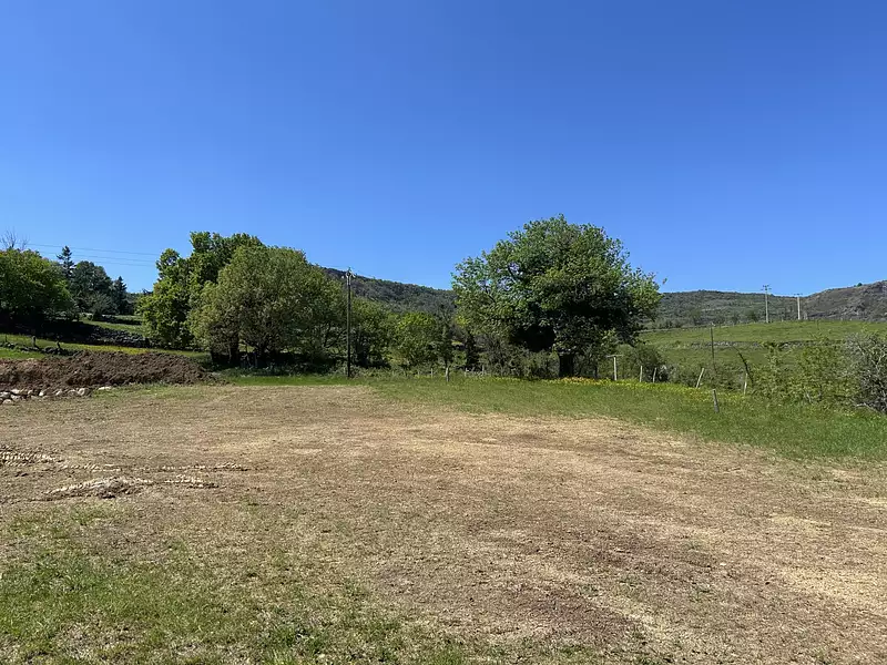 Terrain, 1 104 m²
