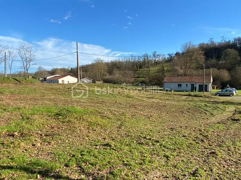Terrain, 1 368 m²