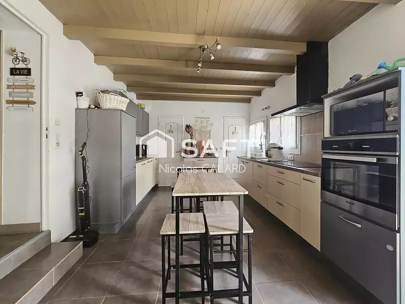 Maison, 168 m²