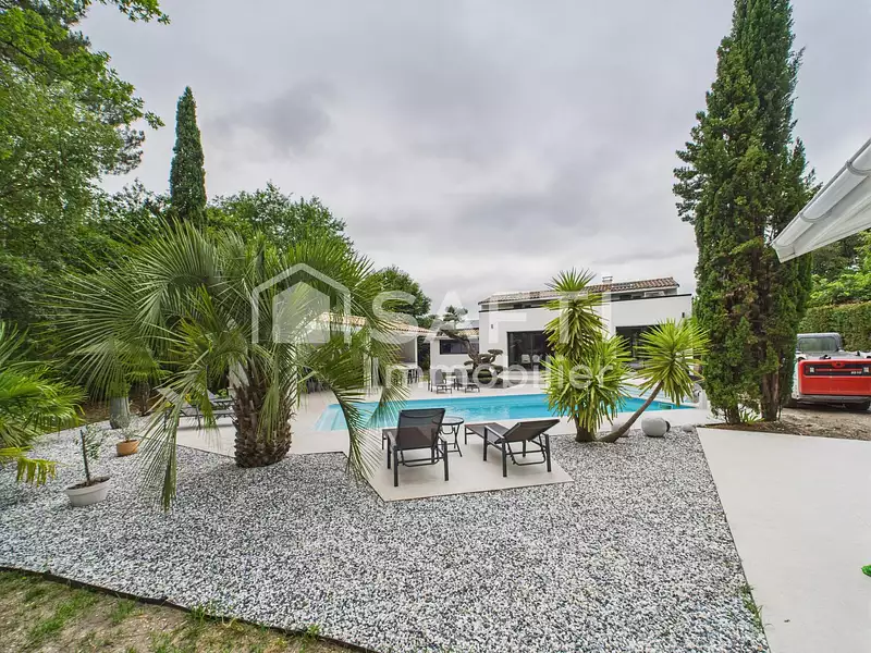 Maison, 260 m²