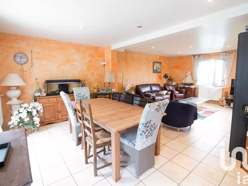 Maison, 166 m²