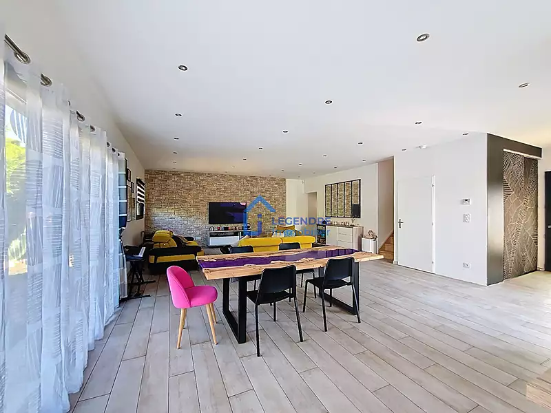 Maison, 250 m²