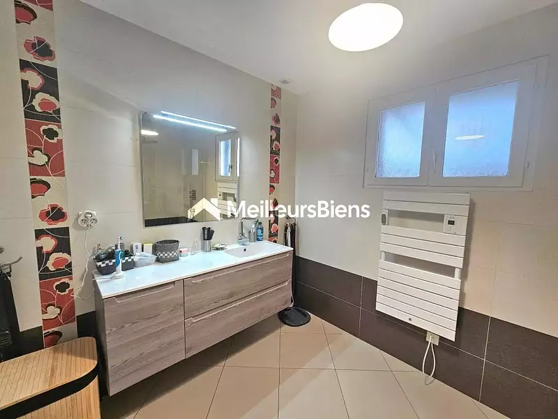 Maison, 179 m²