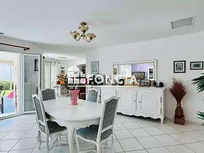 Maison, 166 m²