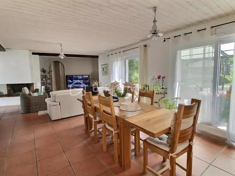 Maison, 163 m²