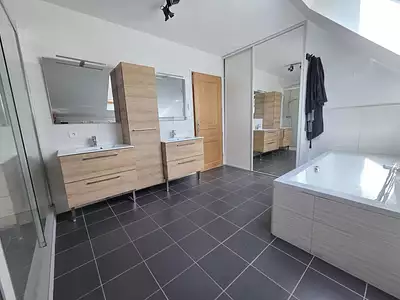 Maison, 196 m²
