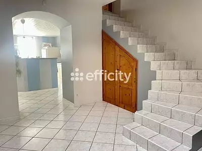 Maison, 245 m²
