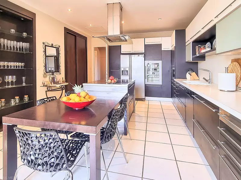 Maison, 530 m²