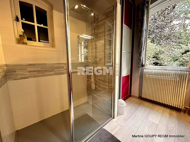 Maison, 250 m²