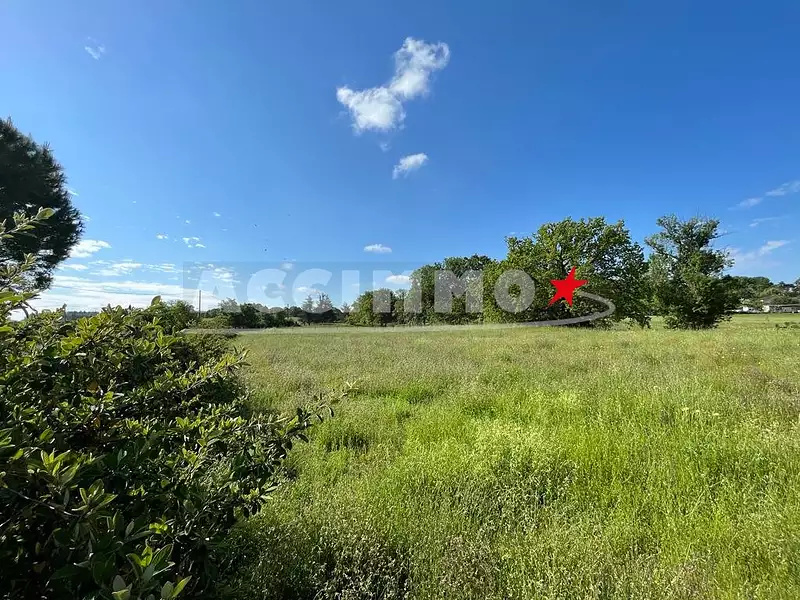 Terrain, 1 063 m²
