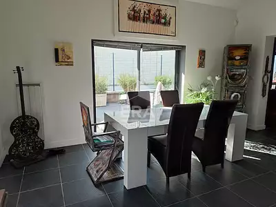 Maison, 166 m²
