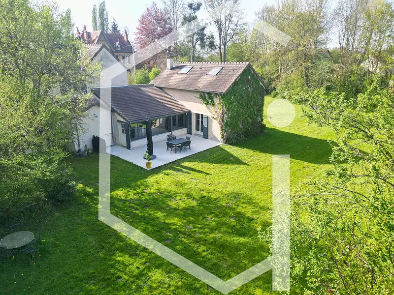 Maison, 240 m²