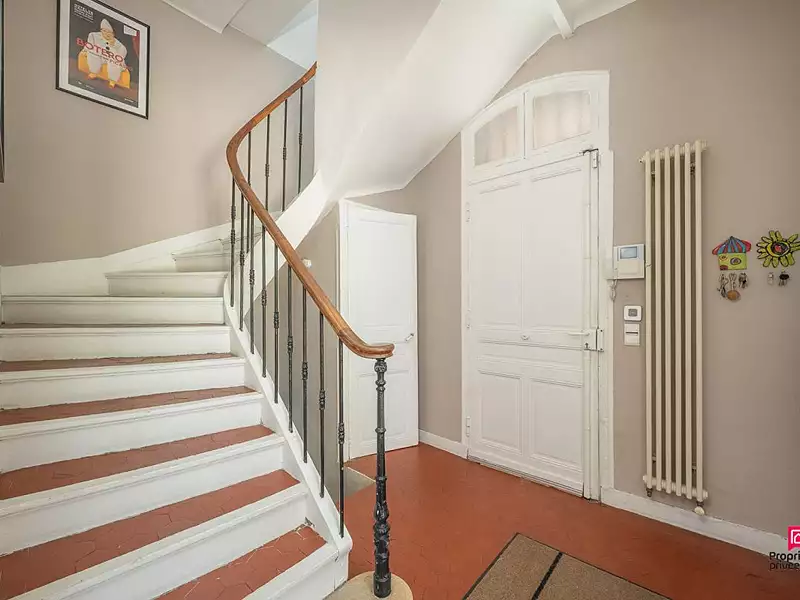 Maison, 196 m²