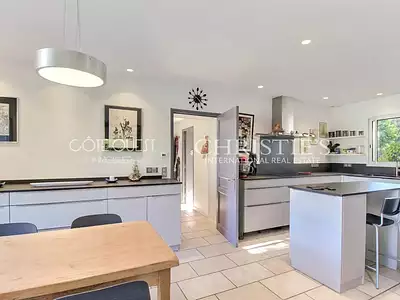 Maison, 250 m²