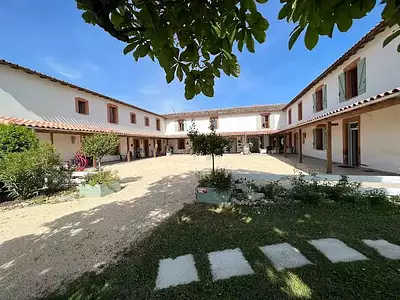 Maison, 825 m²