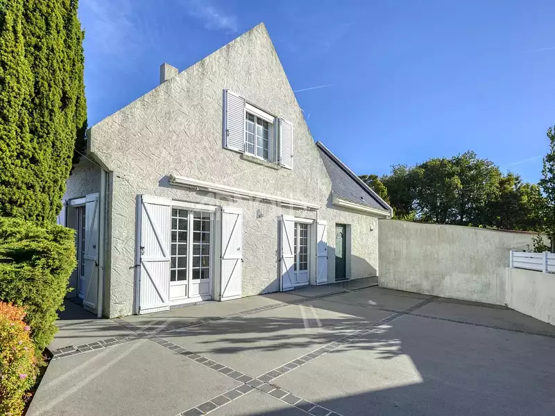 Maison, 227 m²