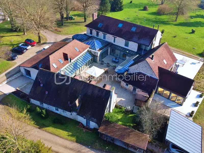 Maison, 785 m²