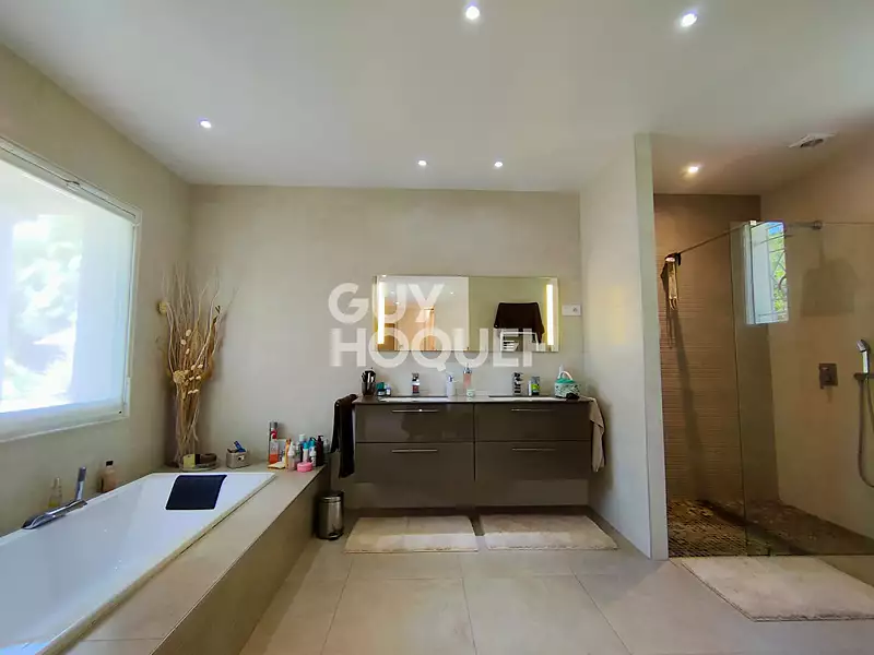 Maison, 299,63 m²