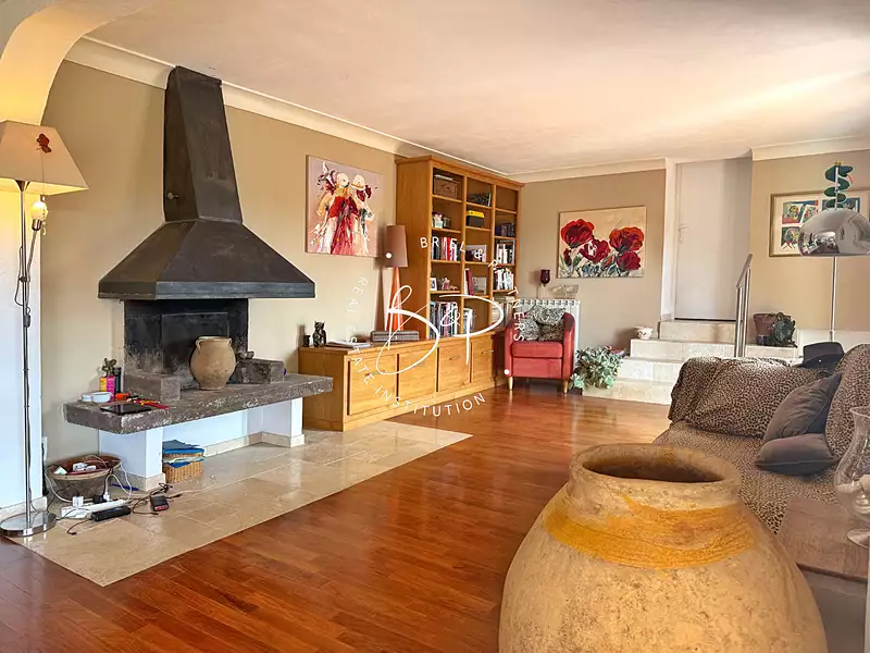 Maison, 166 m²