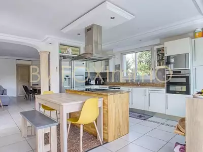 Maison, 240 m²