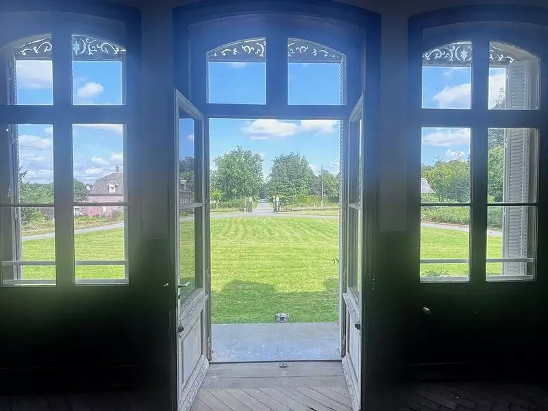 Maison, 1 800 m²