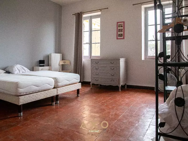 Maison, 1 020 m²