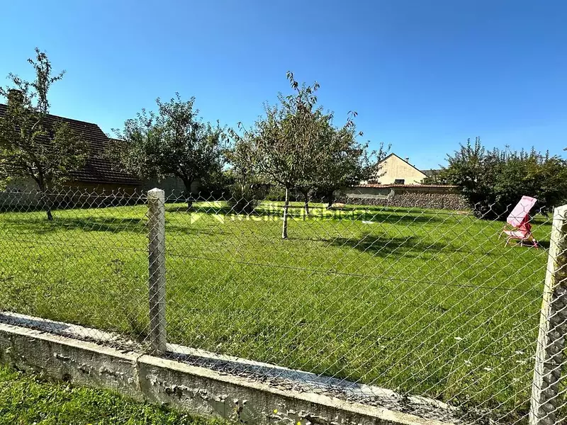 Terrain, 596 m²