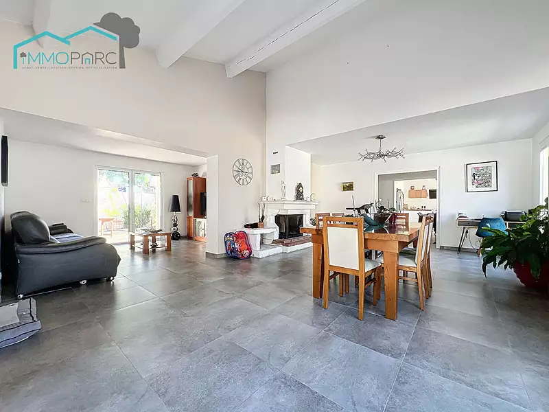Maison, 225 m²