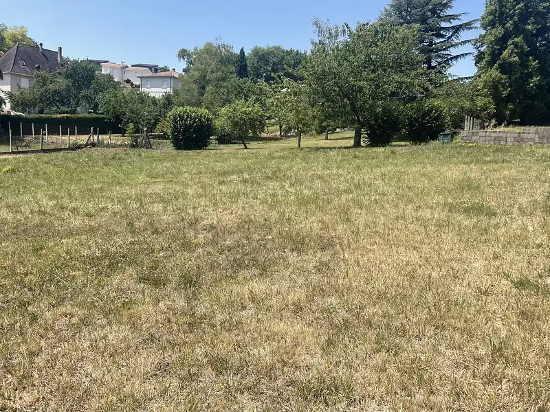 Terrain, 836 m²