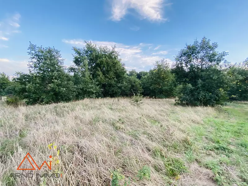 Terrain, 10 076 m²