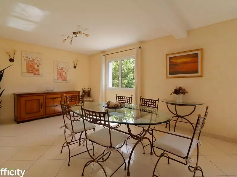 Maison, 215 m²